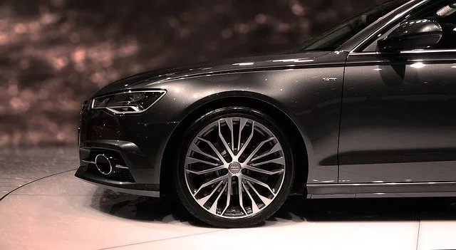 auto-w-salonie-samochodowym Auto w salonie samochodowym